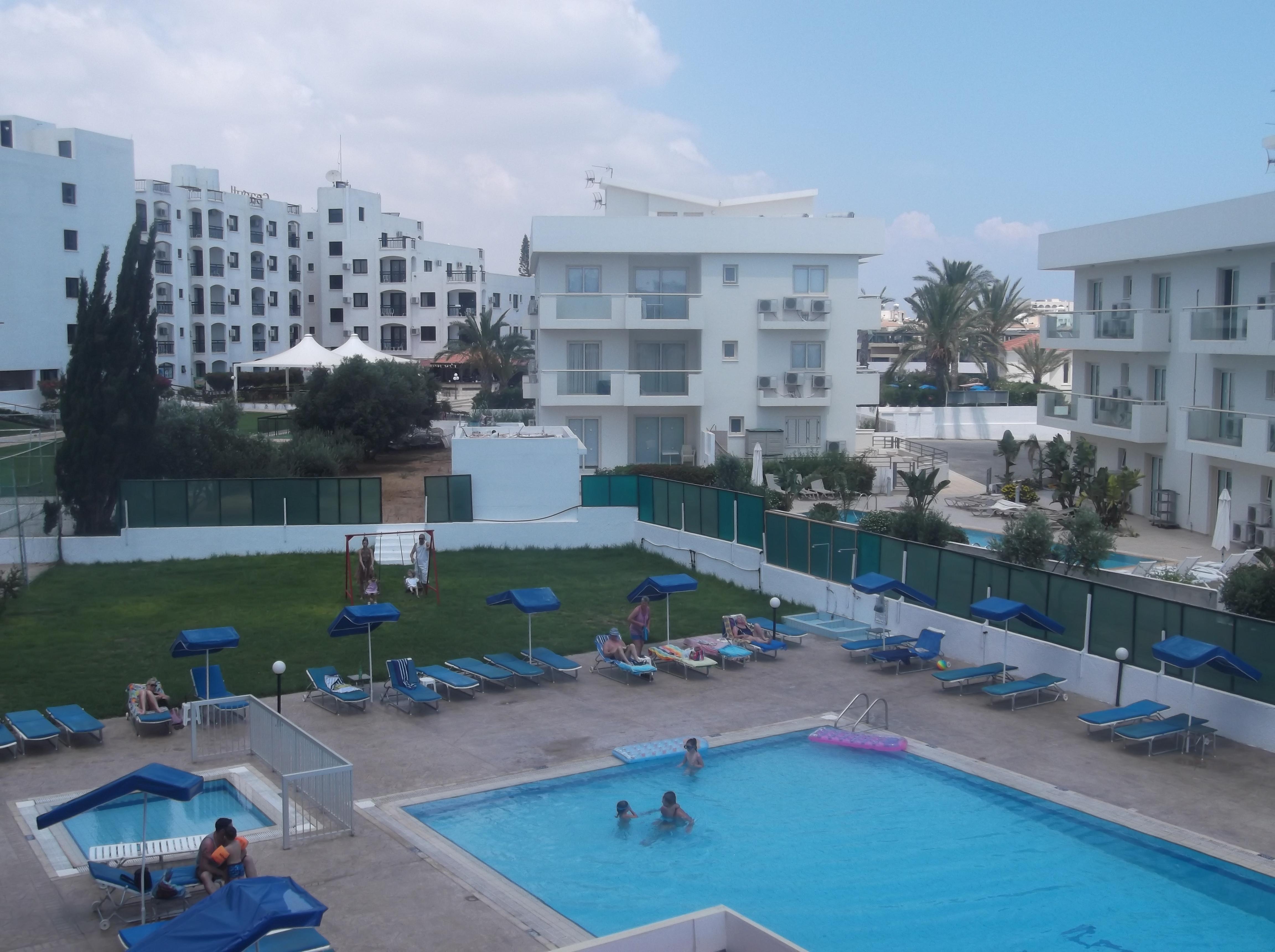 Livas Hotel Apartments Pernera Exterior foto