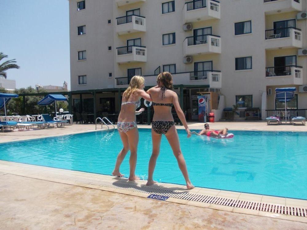 Livas Hotel Apartments Pernera Exterior foto